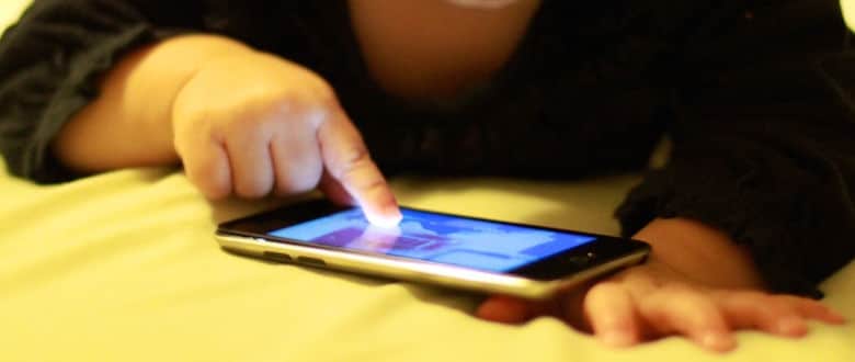 Criança bloqueou iPhone da mãe por 47 anos após errar sucessivamente a senha 1