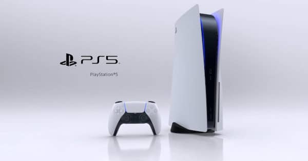 Fotografia mostra o tamanho da PlayStation 5 2